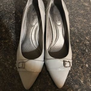 Grey size 7.5 heel